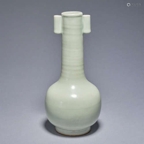 A Longquan celadon double-handled vase, Song dynasty