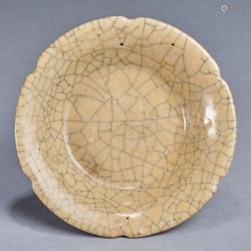 A Ge Kiln plate,Song dynasty