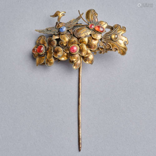 A gilded silver hairpin with semi-precious stone，Qing dynast...