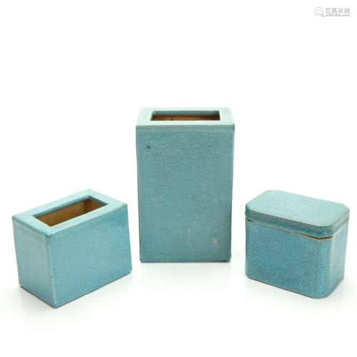 THREE ROBINS BLUE SQUARE VASE  AND CONTAINERS