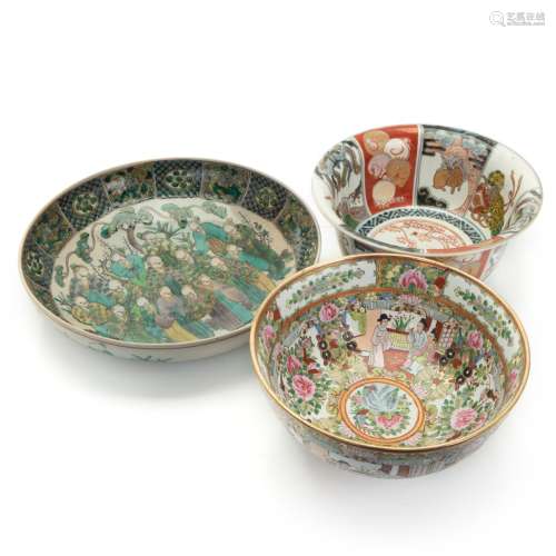 SET OF 3 CHINESE AND JAPANESE PORCELAIN DISHES