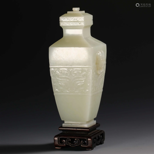 China Qing Dynasty Ornamental bottle made of white jade