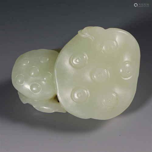 China Qing Dynasty White jade lotus pod shape ornament