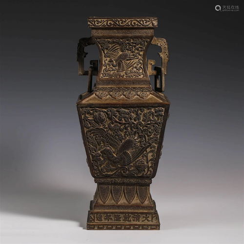 China Qing Dynasty copper ornamental bottle