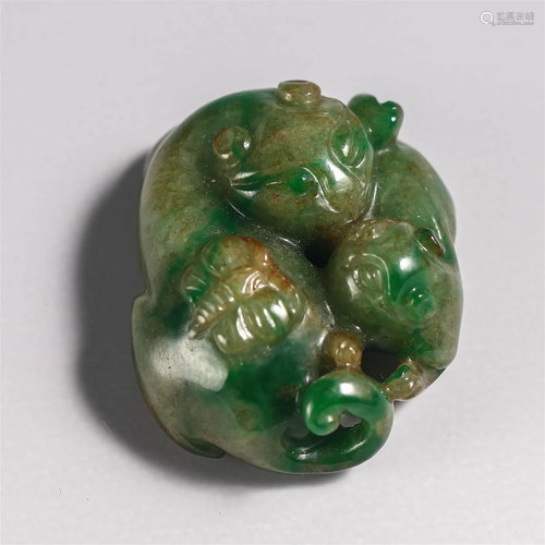 China Qing Dynasty Emerald cat and butterfly ornament