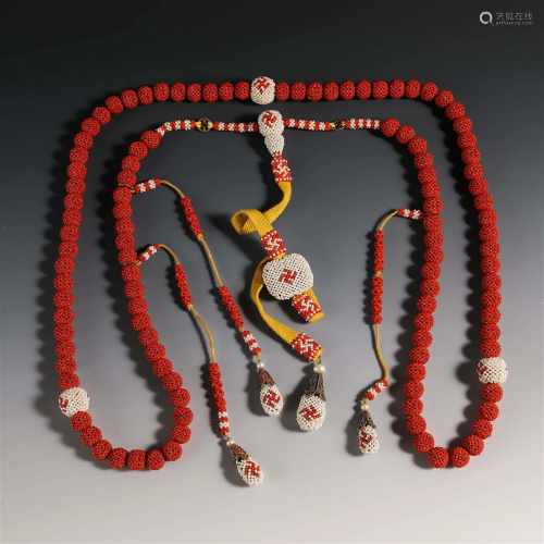 China Qing Dynasty A set of beads to wear when going to cour...