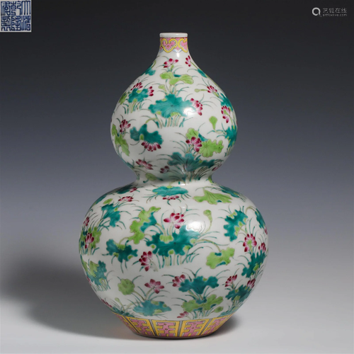 China Qing Dynasty Pastel gourd shape bottle