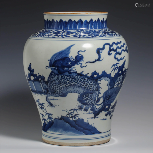 China Qing Dynasty blue and white porcelain jar