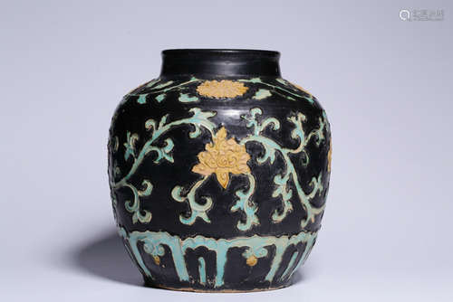 Su Sancai Interlocking Flower Jar