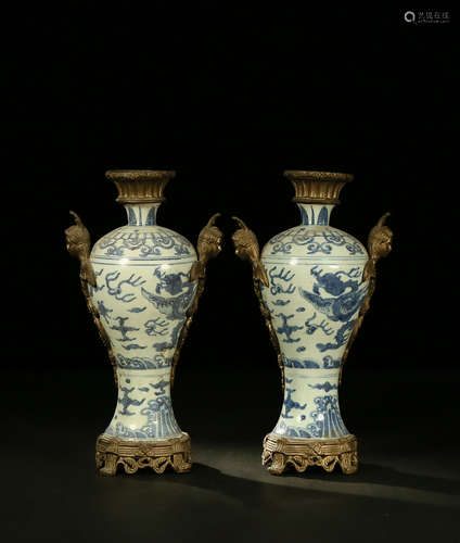 Pair Of Blue And White Double Dragons Chasing Pearl Meiping ...