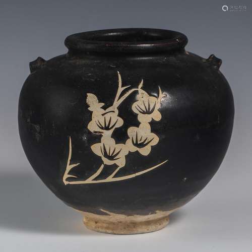 China Song Dynasty Jizhou kiln carved plum blossom pot