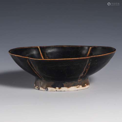 China Song Dynasty Jizhou Kiln Petal Shape Bowl