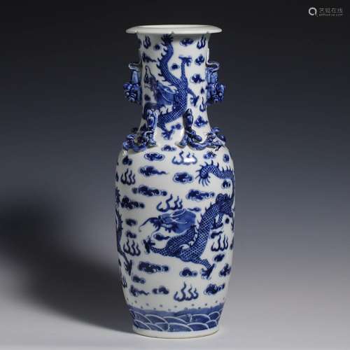 China Qing Dynasty Dragon pattern ornamental bottle