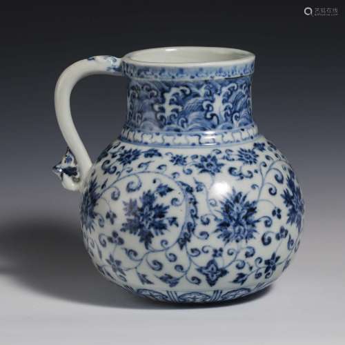China Ming Dynasty blue and white porcelain bouquet of lotus