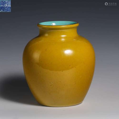 China Qing Dynasty Yellow glaze bottle