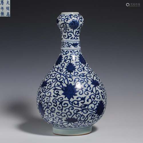 China Qing Dynasty Blue and white porcelain entwined lotus o...