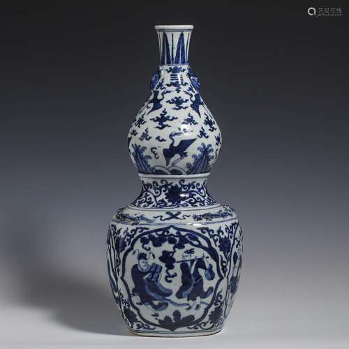 China Ming Dynasty Blue and white porcelain gourd shape bott...