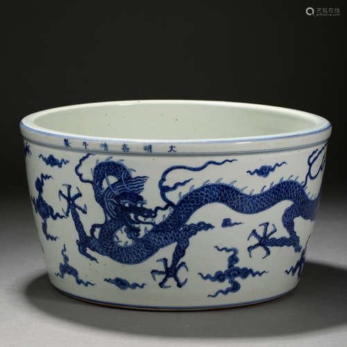 Ming Dynasty of China, Blue and White Dragon Pattern Jar