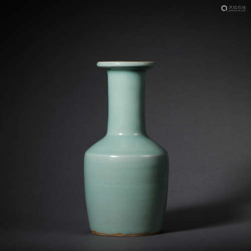 LONGQUAN WARE BOTTLE IN SONG DYNASTY, CHINA