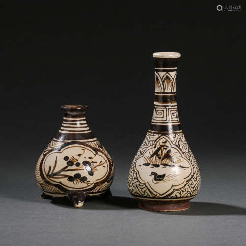 A PAIR OF CHINESE SONG DYNASTY JIZHOU WARE BOTTLES