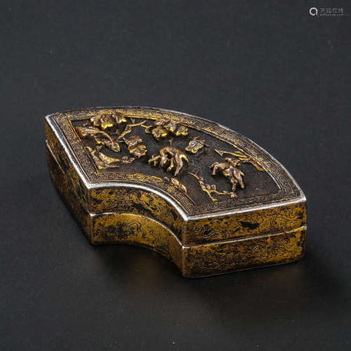 THE GILT BRONZE COSMETIC BOX OF THE IMPERIAL PALACE OFFICE O...