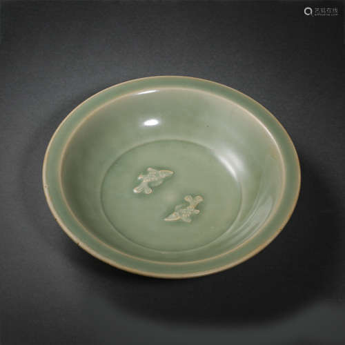 CHINESE SONG DYNASTY LONGQUAN WARE DOUBLE FISH PATTERN PLATE