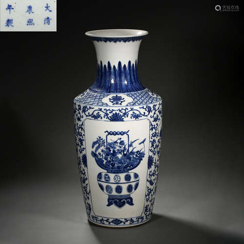 CHINESE QING DYNASTY BLUE AND WHITE PORCELAIN VASE