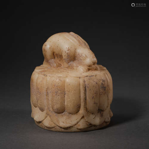 WHITE MARBLE CARVED PAPERWEIGHT IN TANG DYNASTY, CHINA