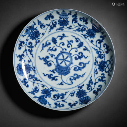 CHINESE MING DYNASTY BLUE AND WHITE PLATE
