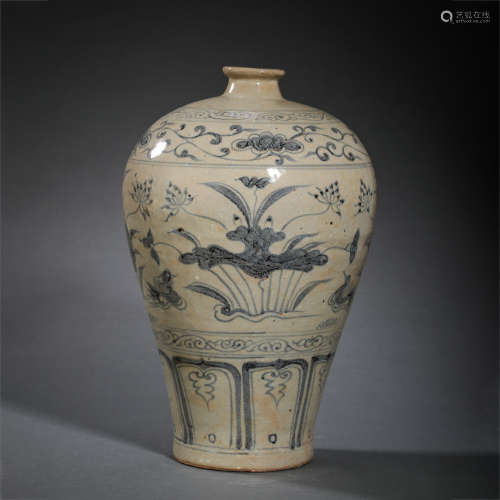CHINESE YUAN DYNASTY BLUE AND WHITE PLUM VASE