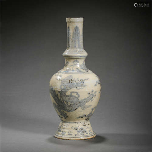 CHINESE MING DYNASTY DRAGON PATTERN LONG-NECKED BOTTLE
