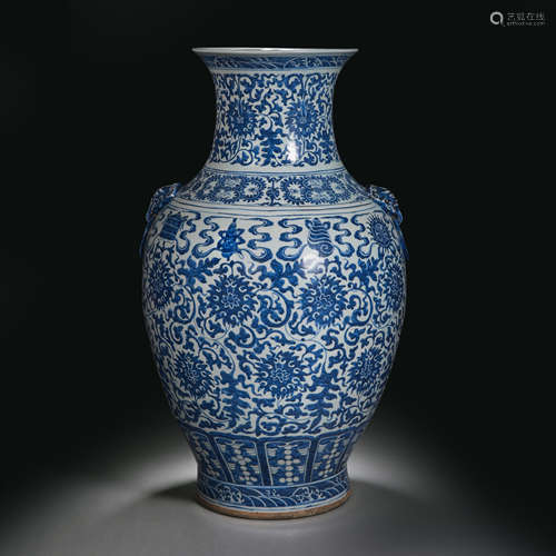 CHINESE QING DYNASTY BLUE AND WHITE VASE