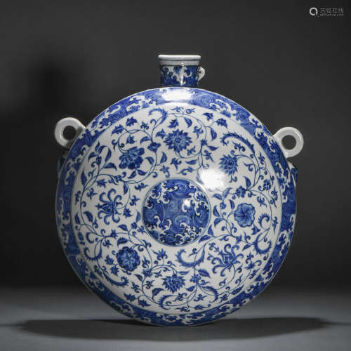 Ming Dynasty blue and white flower flat belly bottle