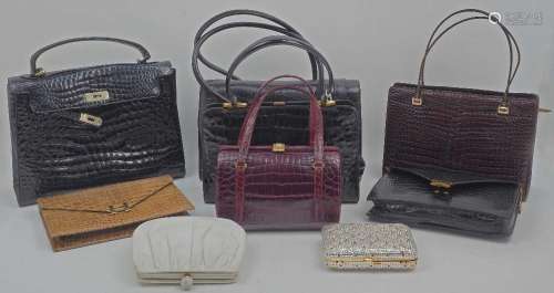 A collection of handbags, clutch bags and ladies hats, to in...