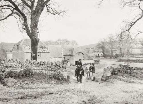 British School, early-mid 20th century- Farm labourers with ...