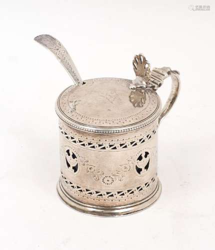 A George III silver mustard pot, London, 1781, Robert Hennel...