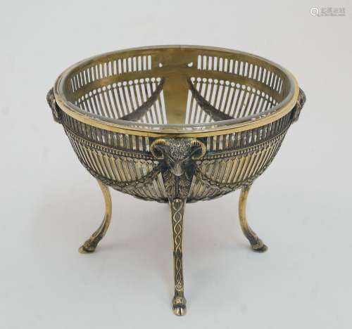 An Edward VII silver gilt sugar bowl with clear glass liner,...