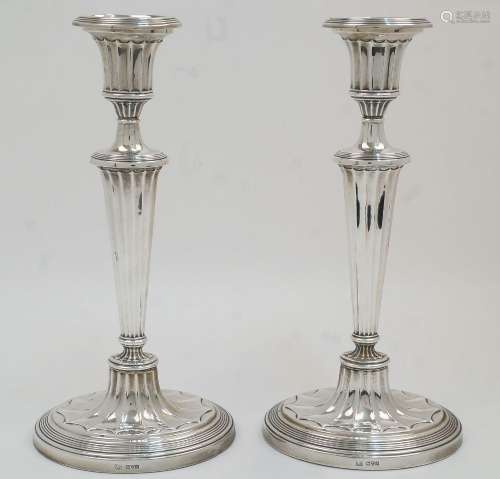 A pair of Edwardian silver candlesticks, Chester, 1913, Bark...