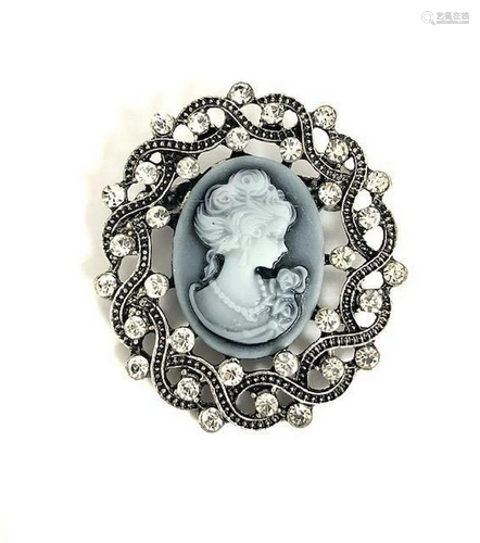 Ladies Elegant Cameo Of A Beauty With Semi Precious Stones