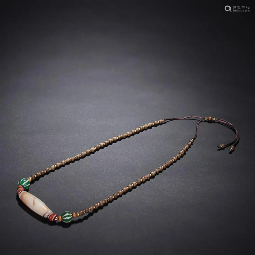 CHINESE AGATE BEADED NECKLACE WITH DZI BEAD