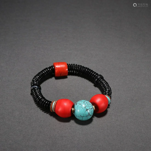 CHINESE AGATE BEADED BRACELET WITH TURQUOISE STONE BEAD