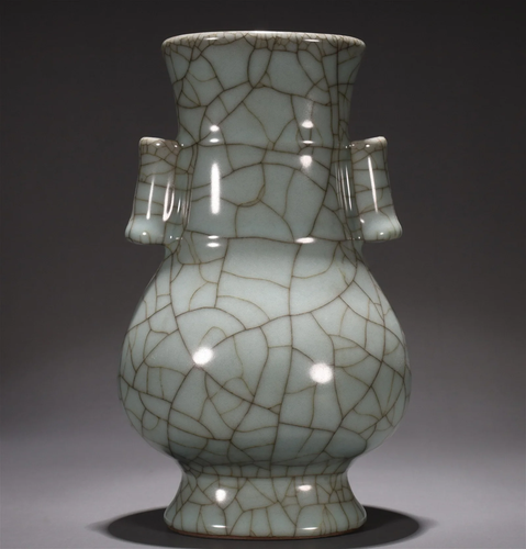 A Guanyao Vase