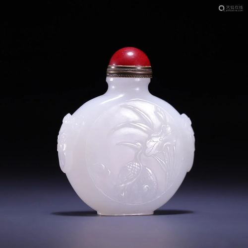 A Hetian Jade Snuff Bottle