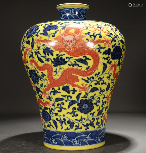 A Blue And White Yellow-Ground Iron-Red 'Dragon& Sc...