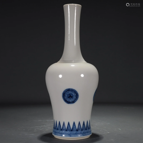 A Blue And White 'Rosette' Bell-Form Zun