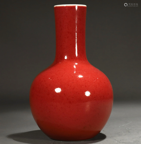 A Ruby-Glazed Vault-Of-Heaven-Shaped Vase