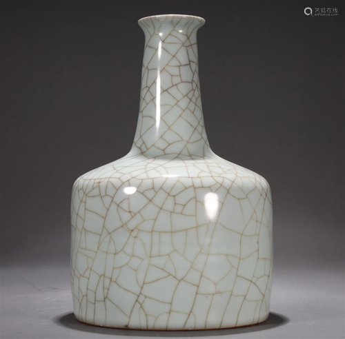 A Guanyao Long-Necked Vase