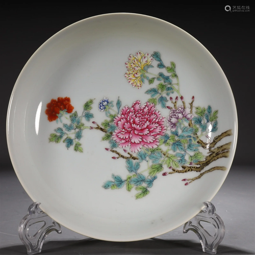 A Famille-Rose Yellow-Glazed 'Flower' Dish