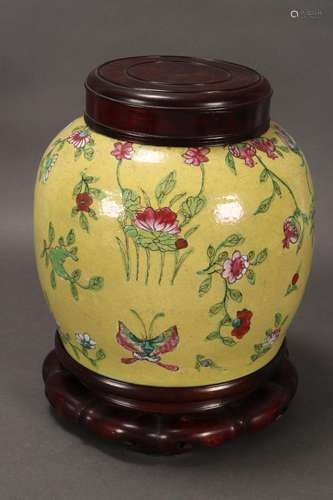 Chinese Late Qing Dynasty Porcelain Jar,