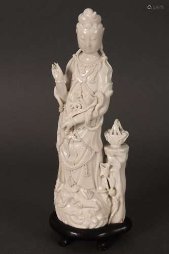 Chinese Qing Dynasty Dehua Quanyin Figure,